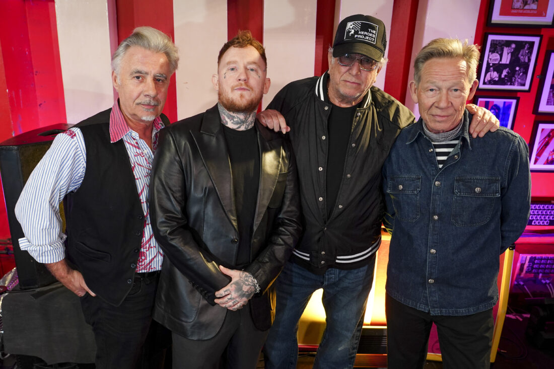 SEX PISTOLS スリッパ&ステンレスマグ&カットソー　セット The Sex Pistols announce first North American tour in 2 decades